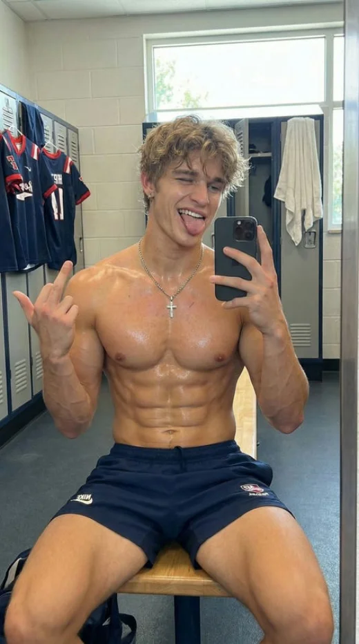 Ethan - AI boyfriend for romantic chat and emotional connection